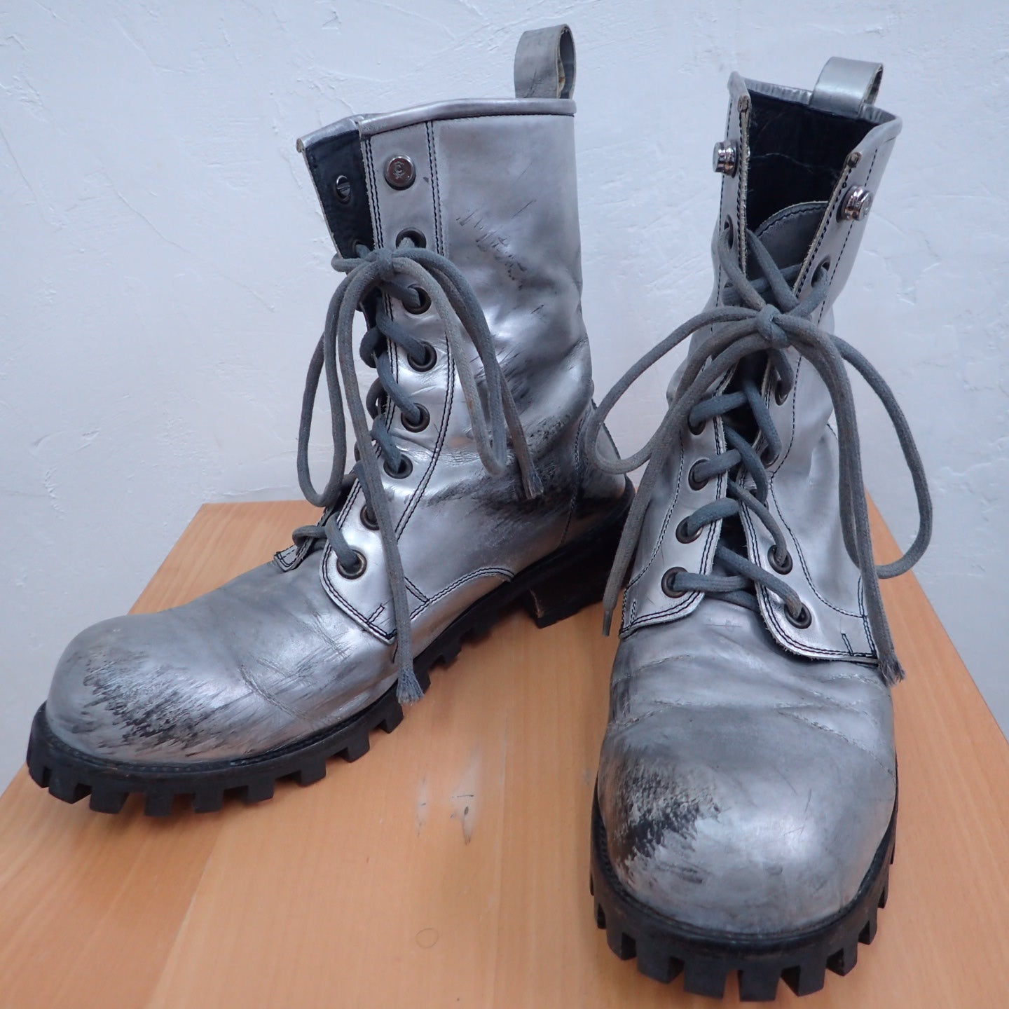 ALEXANDER McQUEEN Silver 8 Hole Boots – THE STOKEDGATE Tokyo